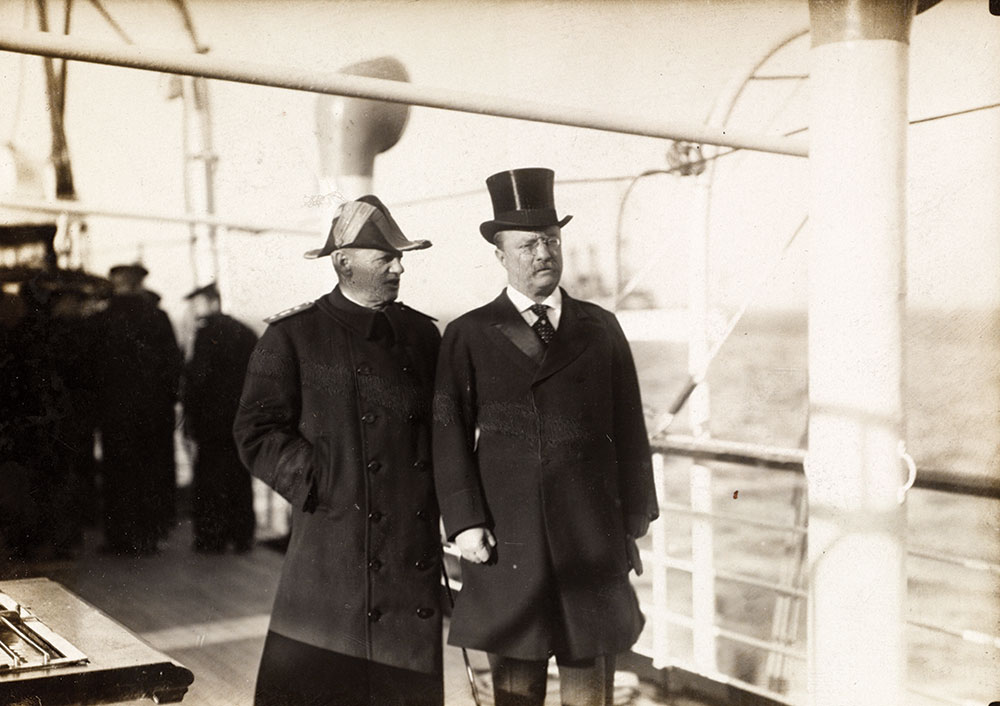Rear Adm. Evans and President Theodore Roosevelt, 1907. Print by William H. Rau of Philadelphia, Pa. Library of Congress.